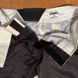 ASICS MMA shorts size 32